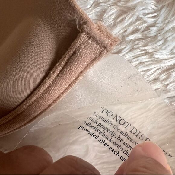 Nordstrom Backless Strapless Bra Nude A Cup Adhesive NEW MSRP $38 - Picture 6 of 6